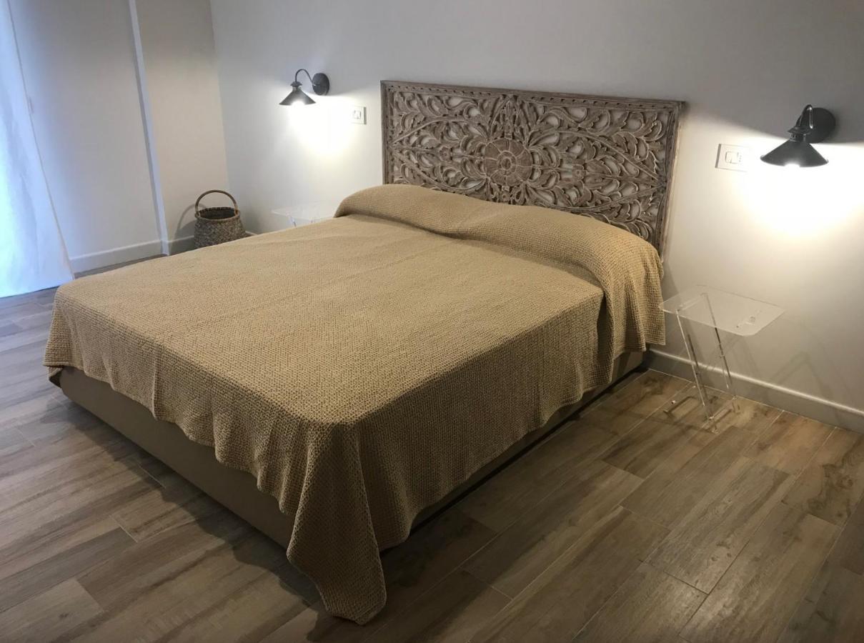 Bellhome 1 - Elegante Appartamento Nel Centro Di Bari Exteriör bild